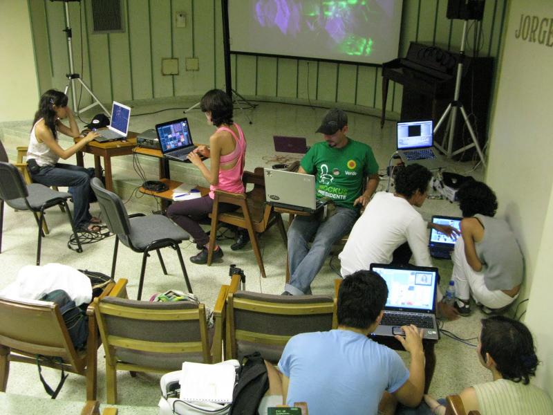 Participantes del Taller del Ciclon teorico en accion